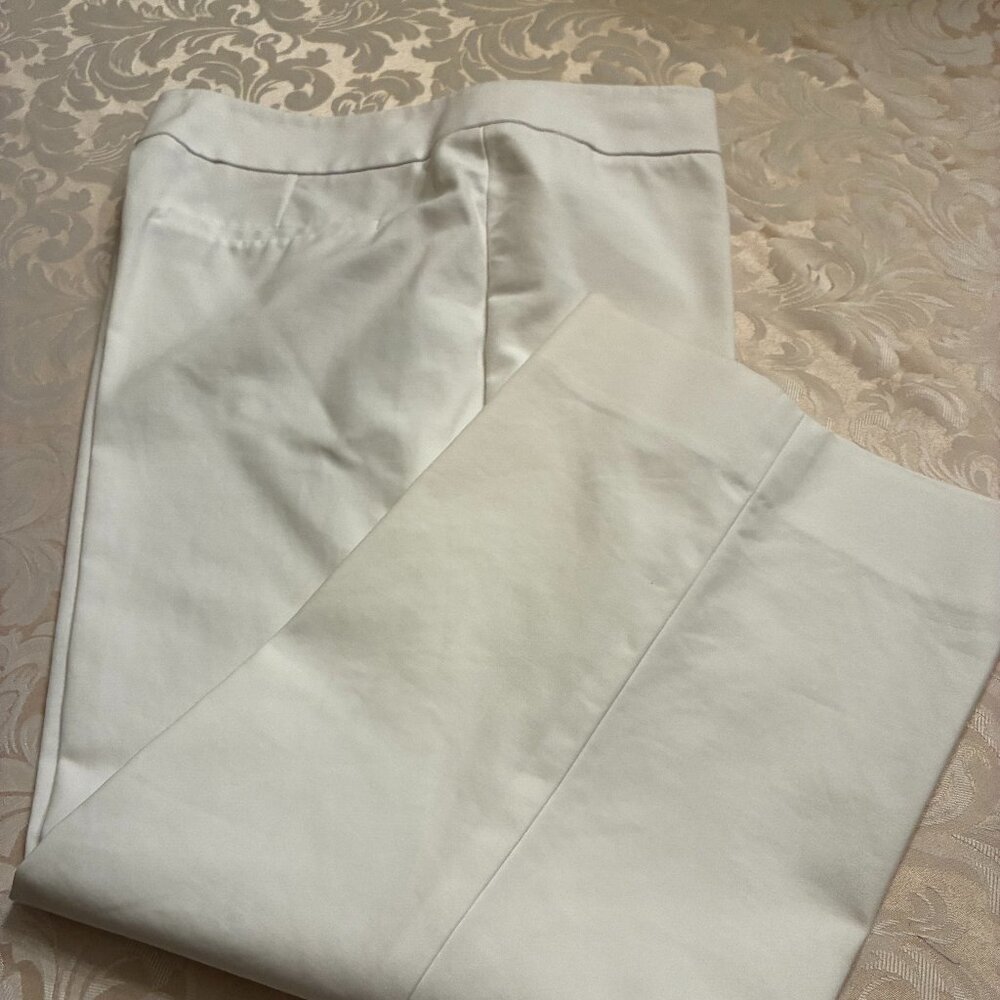 Semantiks White Capris size 6